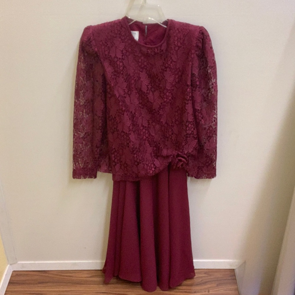 DIM THE LITES VINTAGE BURGUNDY DRESS (SIZE: 6)